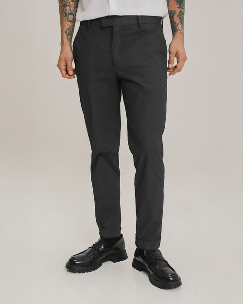 Pantalón Fit Slim Negro